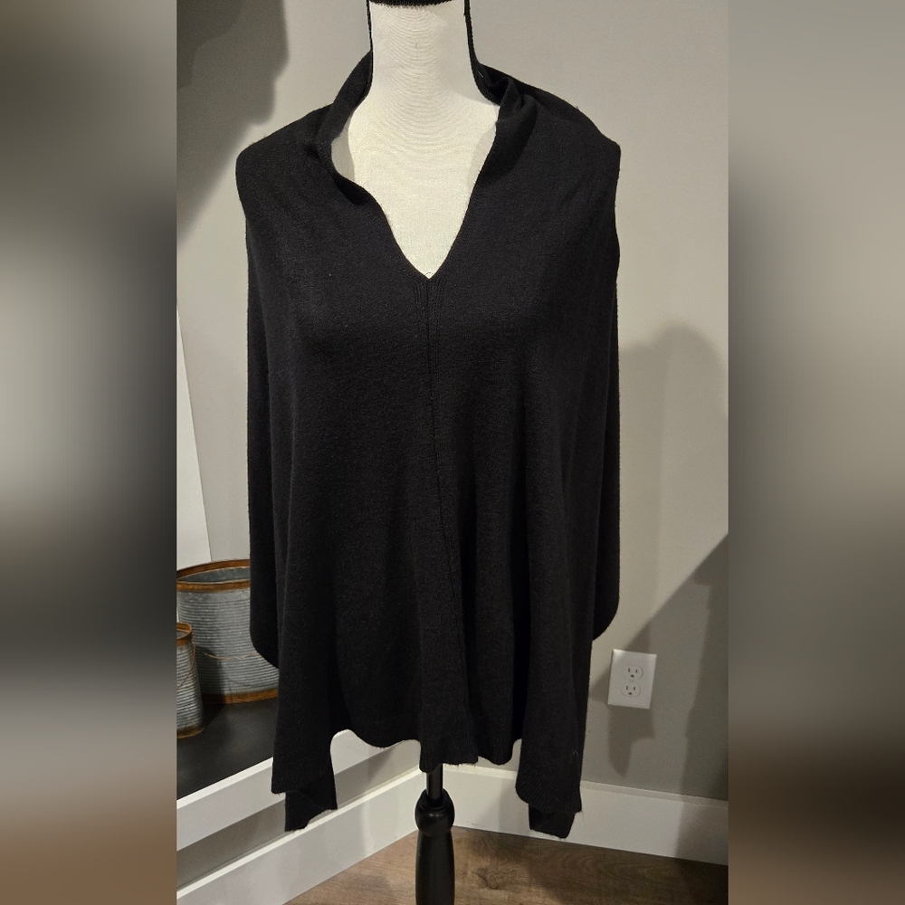 Lnwot Sz Large black pull over shawl. Super soft.